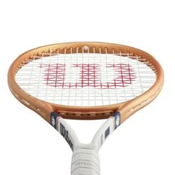 Wilson Blade 98 16x19 V7 Roland Garros 12 Wilson Blade 98 16x19 V7 Roland Garros -Tennipro Store WR068611U 3 Blade 98 16x19 Roland Garros OR BU GY.png.cq5dam.web .1200.1200