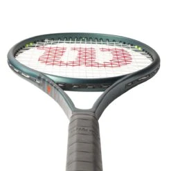 Wilson Blade 100UL V9 -Tennipro Store cq5dam.web .1200.1200 27 a9a069db 75f0 46de bfb6 666f75e0c052
